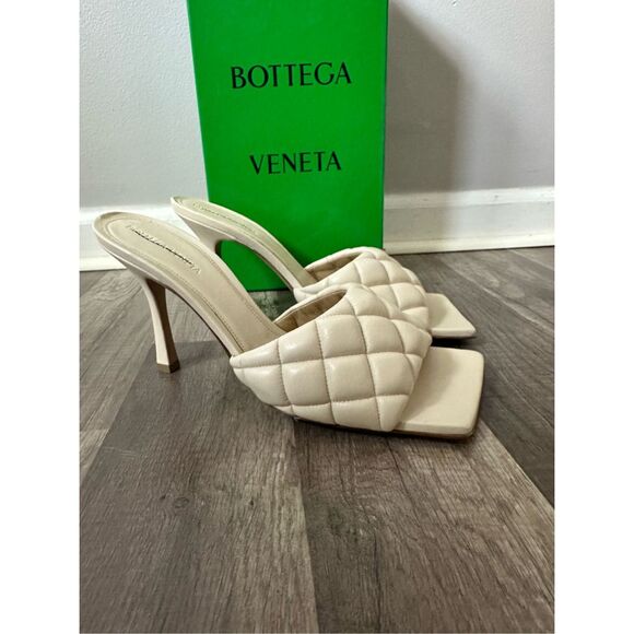 BOTTEGA VENETA Embossed rubber slides - Picture 7 of 14